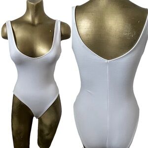 Chic IVORY Stretch BODYSUIT Size Medium